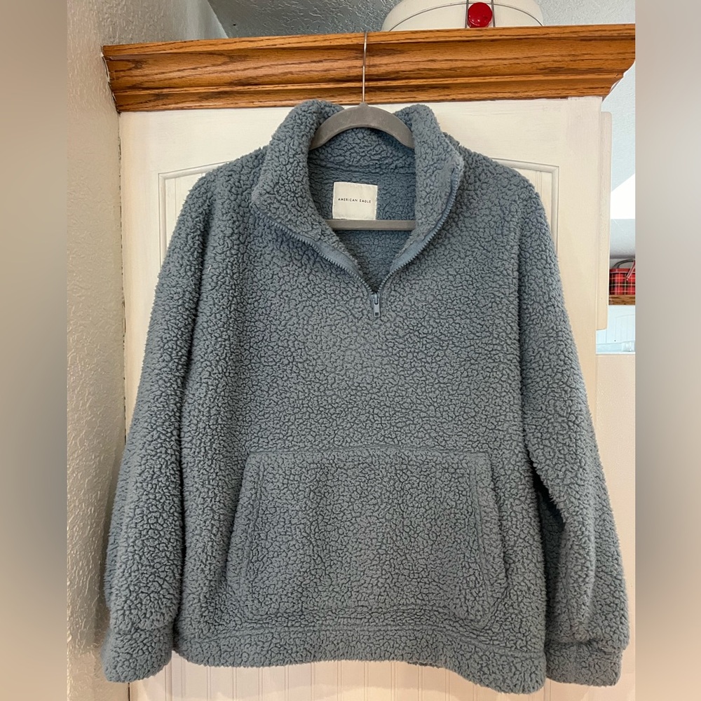 American Eagle Sherpa pull over, size medium, blue